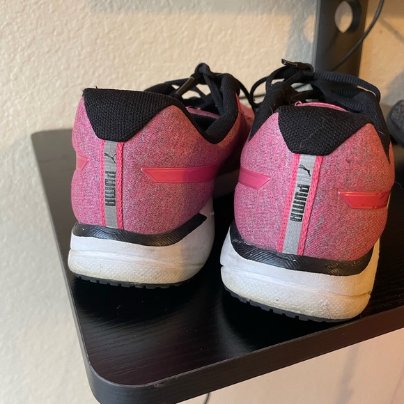 Puma pink with black accents sneakers size 9 - Picture 3 of 5